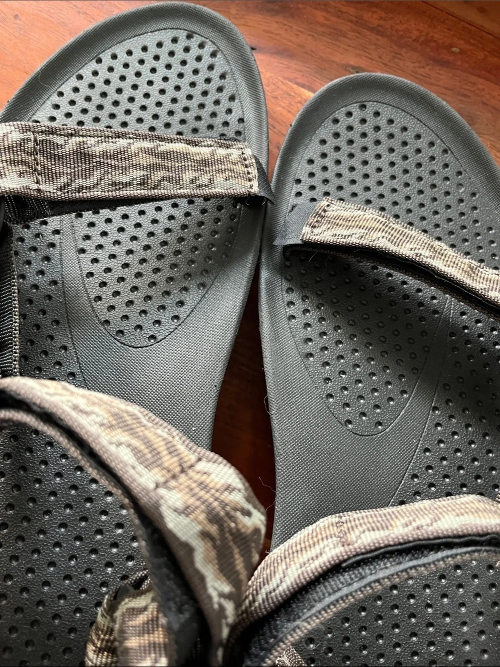 NWOT • MEN’S TEVA HURRICANE 3 SANDALS